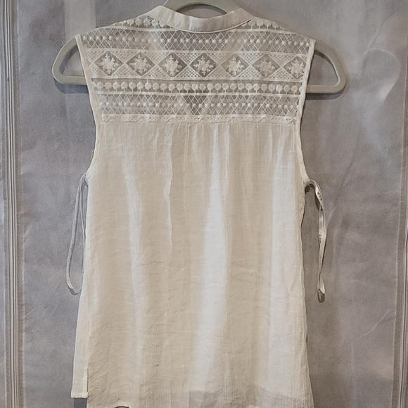 Embroidered sleeveless top - Picture 6 of 6